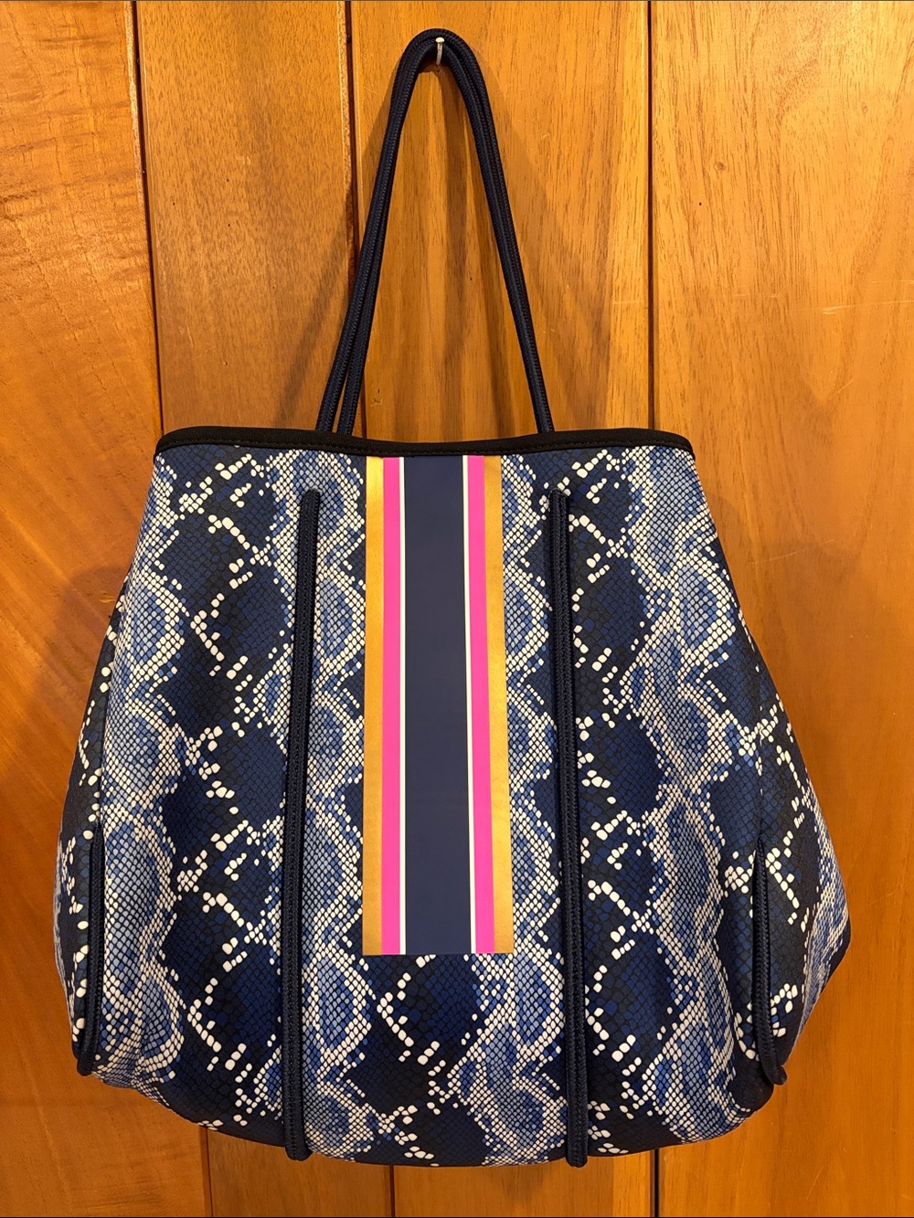 Adjustable Navy Snake-Print Tote with zip purse (brand new)